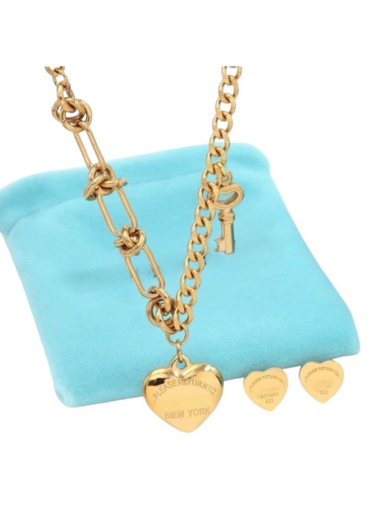 . Jewelry - ❤️Beautiful Gold Heart Pendant and Key Charm Necklace🎁